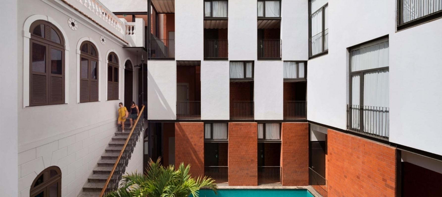 Hostal 25 *