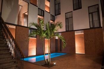 Hostal 25 *